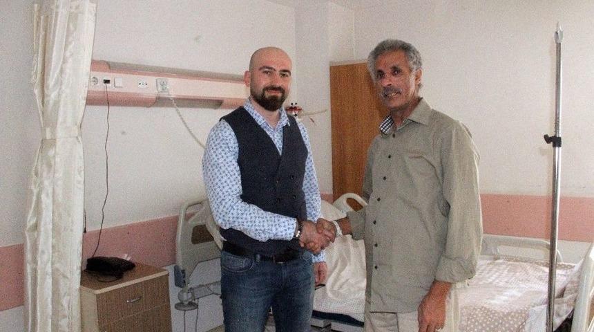 Yemenli Hastaya Kaburgadan Burun Yapıldı