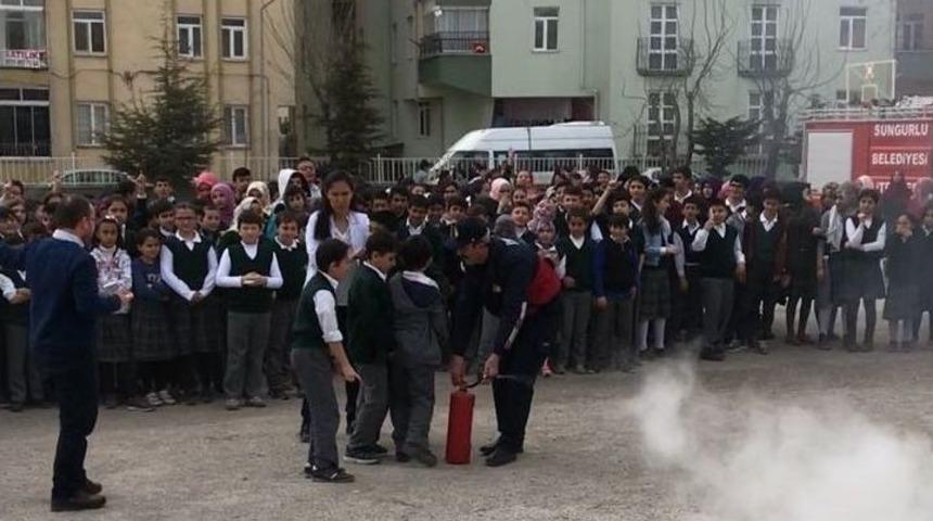 Sungurlu&rsquo;daki Yangın Tatbikatı Ger&ccedil;eği Aratmadı