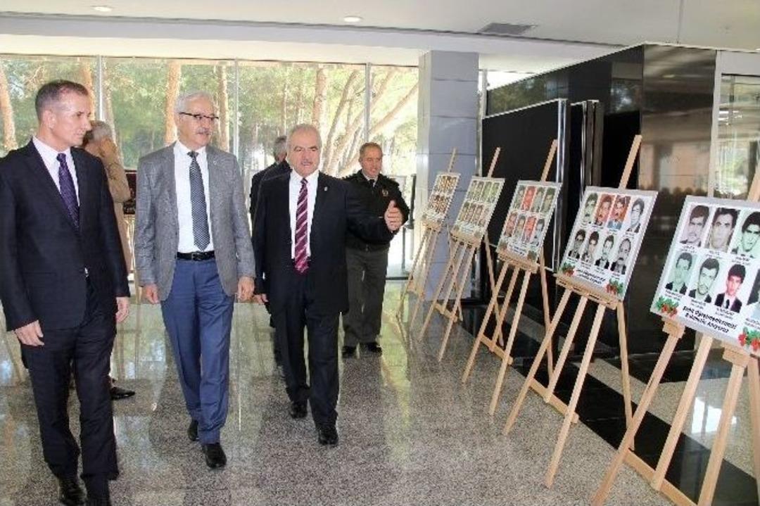 &Uuml;niversite&rsquo;den Anlamlı Sergi