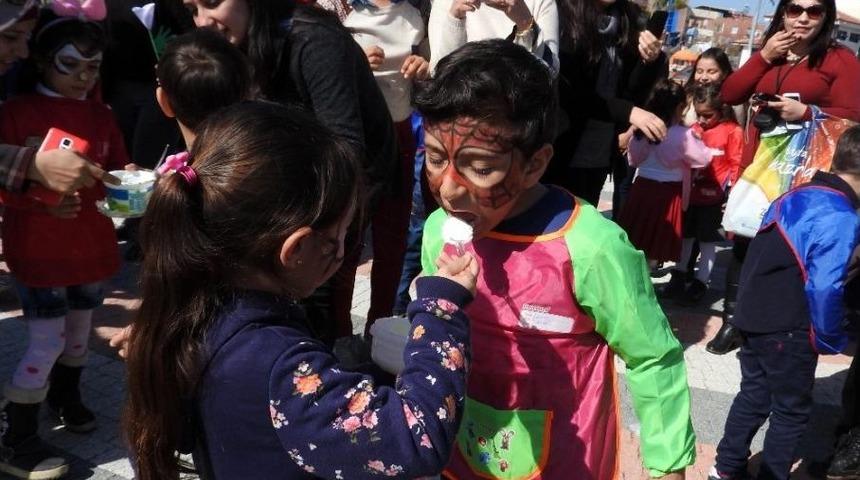 Sahilde &Ouml;ğrencilerden Resim Şenliği
