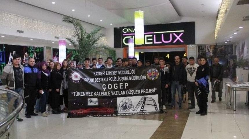 Tdp Şube M&uuml;d&uuml;rl&uuml;ğ&uuml; Bin 500 &Ouml;ğrenciyi Sinemaya G&ouml;t&uuml;recek