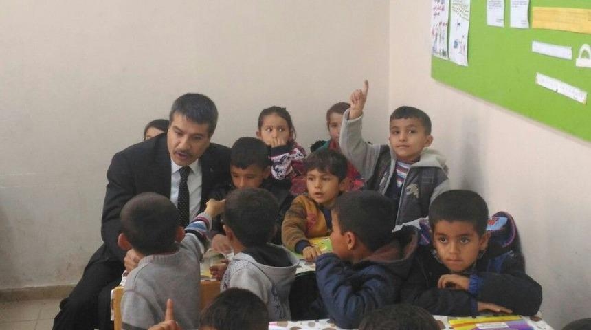 K&ouml;y Okuluna Polisten Kırtasiye Yardımı