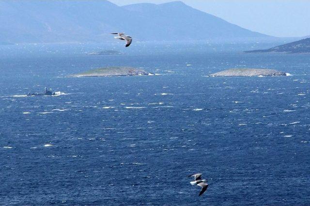 Türk Ve Yunan Savaş Gemileri Kardak’ta