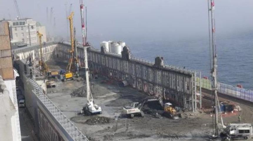 Karak&ouml;y Yolcu Salonu'nun Ardından Tarihi Paket Postahanesi De Yıkıldı