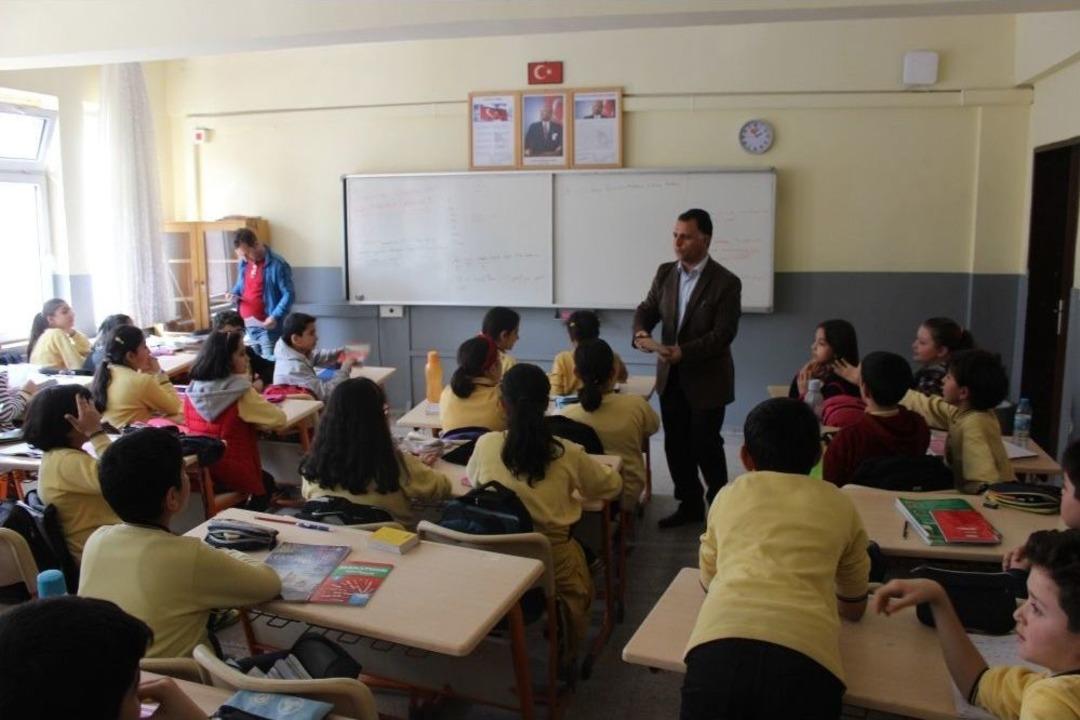 Askerlerden &Ouml;ğrencilere Duygulandıran Mektup