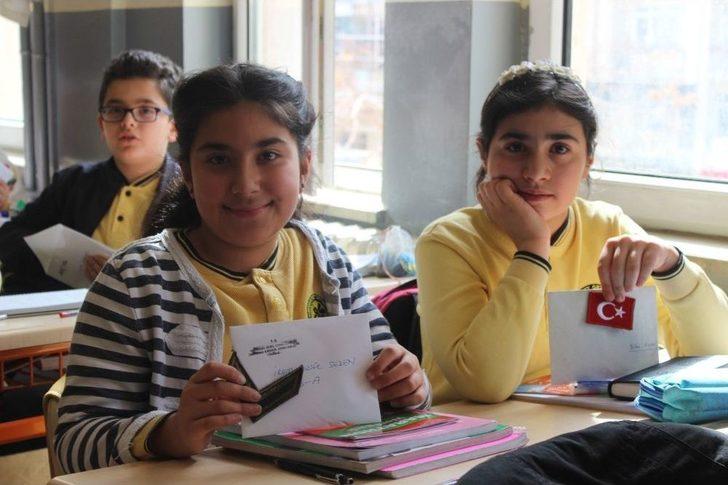 Askerlerden Öğrencilere Duygulandıran Mektup G4