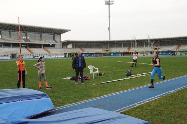 Atletizm Federasyonu Sırıkla Atlama Antrenörü Alexander Simakhin Trabzon’da Yetenek Avına Çıktı