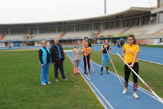 Atletizm Federasyonu Sırıkla Atlama Antrenörü Alexander Simakhin Trabzon’da Yetenek Avına Çıktı