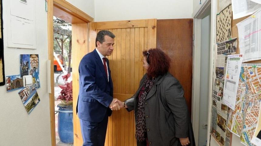 Vali &Ccedil;elik, Cunudiye Mahalle Muhtarı Ata&rsquo;yı Ziyaret Etti