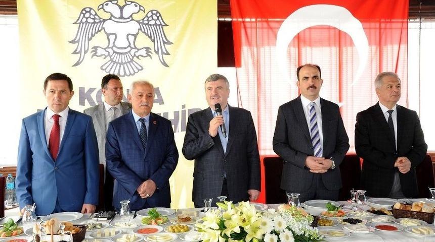 Başkan Aky&uuml;rek, Muhtarlarla Buluştu