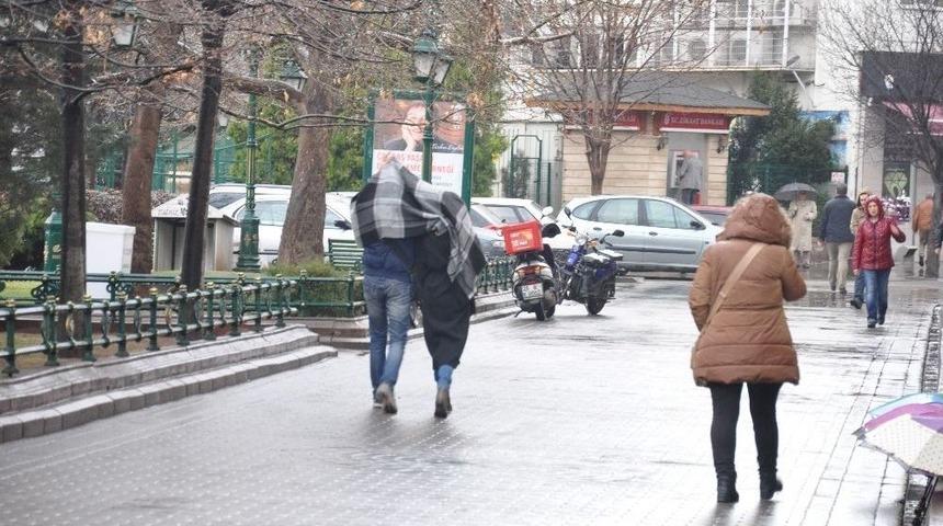 Eskişehirliler Yağmura Hazırlıksız Yakalandı
