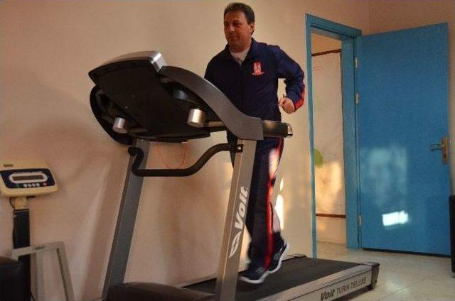 İtfaiye Erleri Yangınlara Her Gün Düzenli Spor Yaparak Hazırlanıyor