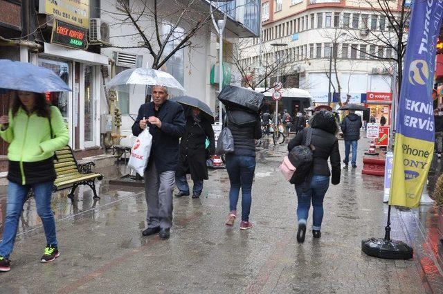 Eskişehirliler Yağmura Hazırlıksız Yakalandı