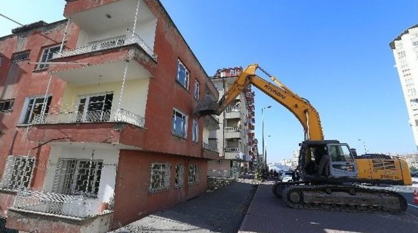 Viraneler Yıkılıyor, Geleceğe D&ouml;n&uuml;ş&uuml;m Başlıyor