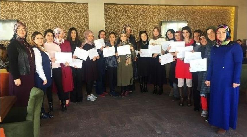 Pursaklar&rsquo;da 18 Kadın Hızlı Yazma Sertifikası Aldı