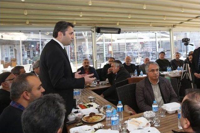 Başkan Eroğlu, Taşhan Esnafı İle Kahvaltıda Bir Araya Geldi