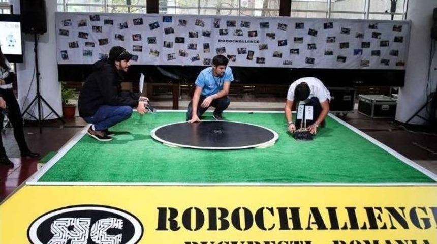 Aydın &Uuml;niversitesi &Ouml;ğrencisi, Robochallenge&rsquo;a Damgasını Vurdu
