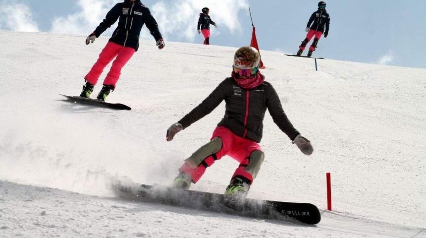 D&uuml;nyanın En İyi Snowboardcuları Erciyes&rsquo;in Pistlerine &Ccedil;ıktı