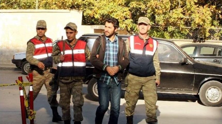 Jandarma Ekiplerinden Hırsızlık Yapan Şahsın Kaldığı Eve Operasyon