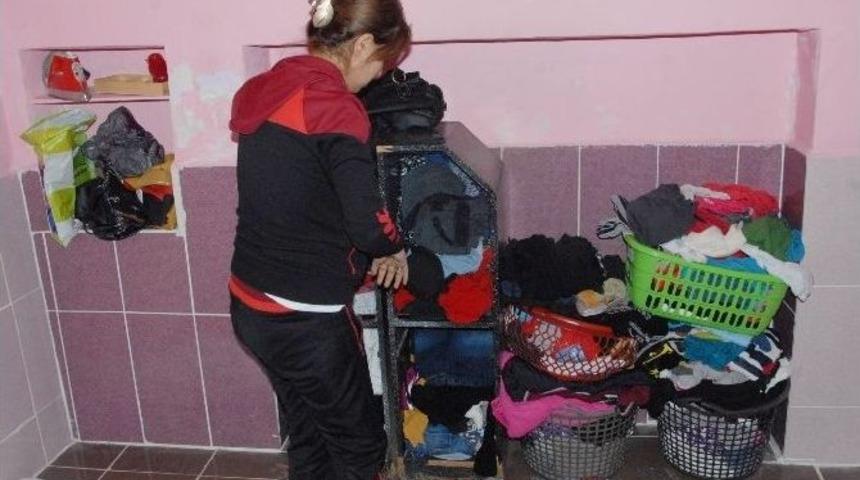 (&ouml;zel Haber) Eşi Kuma Getirdi, Babası Bı&ccedil;akladı, Parası Olmadığı İ&ccedil;in İla&ccedil;larını Alamadı