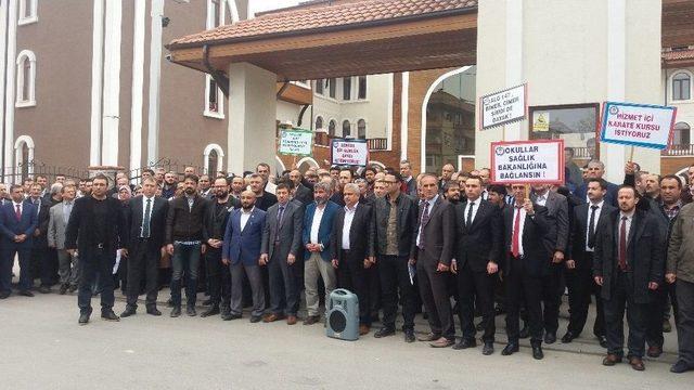 Sakarya’da Okul Müdürü Öğrenci Velisi Tarafından Darp Edildi