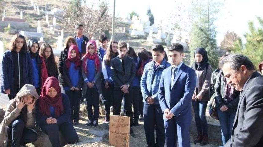 Seydişehir Belediyesi Gen&ccedil;lik Meclisi&rsquo;nden Trafik Kazasında Hayatını Kaybeden &Ouml;ğretmenin Mezarına Ziyaret