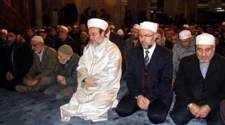 Diyanet İşleri Başkanı G&ouml;rmez, Sabah Namazı Kıldırdı: Allah'a Sığının
