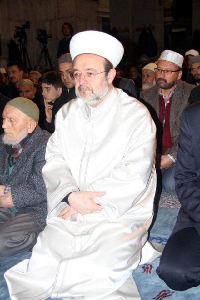 Diyanet İşleri Başkanı Görmez, Sabah Namazı Kıldırdı: Allah'a Sığının