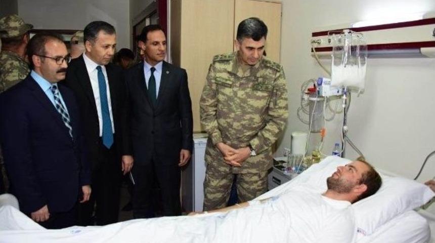 Kara Kuvvetleri Komutanı Orgeneral Salih Zeki &Ccedil;olak&rsquo;tan Yaralı Askerlere Ziyaret