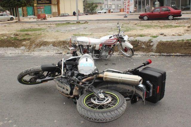 Çarptıkları Polisi Yaralı Halde Bırakıp Kaçtılar