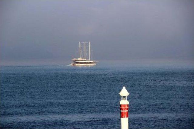 Çanakkale Boğazı'nda Gemilere Sis Engeli