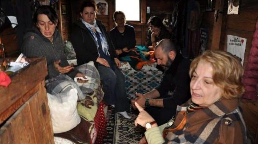 A&ccedil;lık Grevindeki Hayvanseverleri Federasyon Temsilcileri Ikna Edemedi