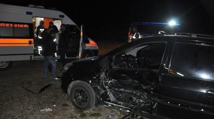 Kafa Kafaya &Ccedil;arpıştılar: 3 Yaralı