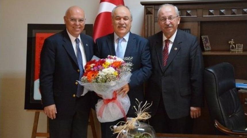 Başkan Eşkinat İl Ve İl&ccedil;e Milli Eğitim M&uuml;d&uuml;rlerini Ziyaret Etti