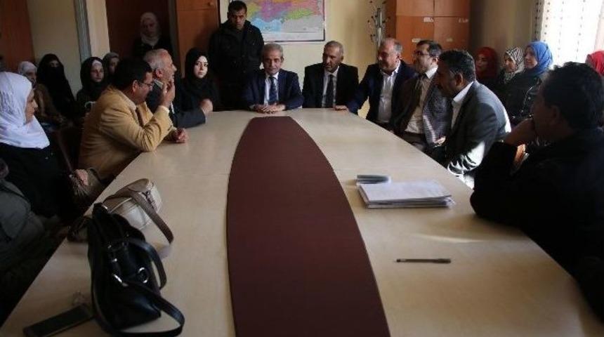 Demirkol &Ouml;ğretmenlere Karanfil Dağıttı