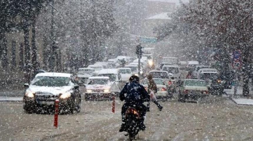 Burdur'da Kar Ulaşımı Olumsuz Etkiledi