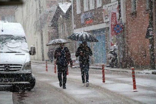 Burdur'da Kar Ulaşımı Olumsuz Etkiledi