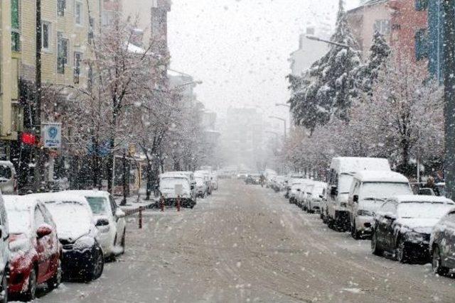 Burdur'da Kar Ulaşımı Olumsuz Etkiledi