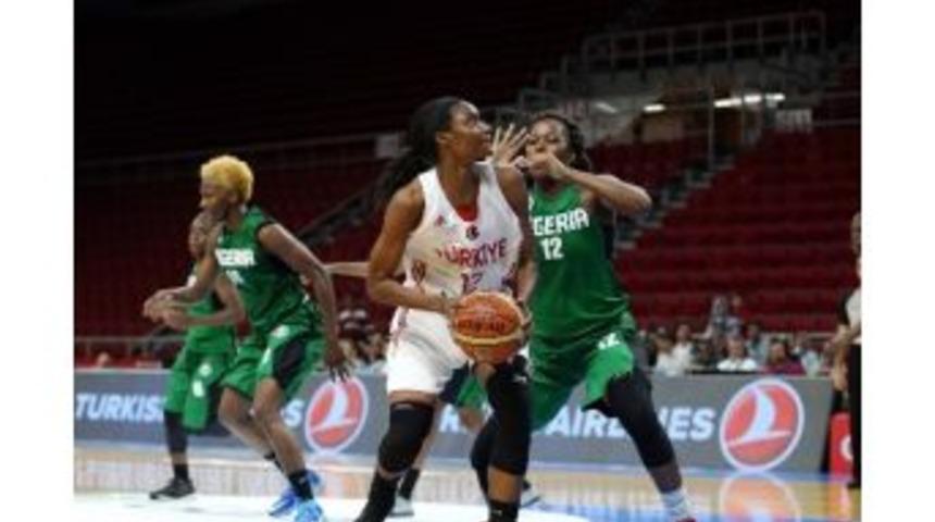 Lara Sanders&rsquo;a 4 Ma&ccedil; Ceza