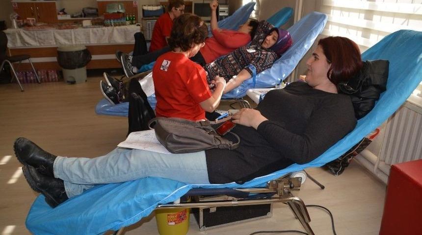 "izmir Sana Kanım Feda" Kampanyasına Bir Destek Daha