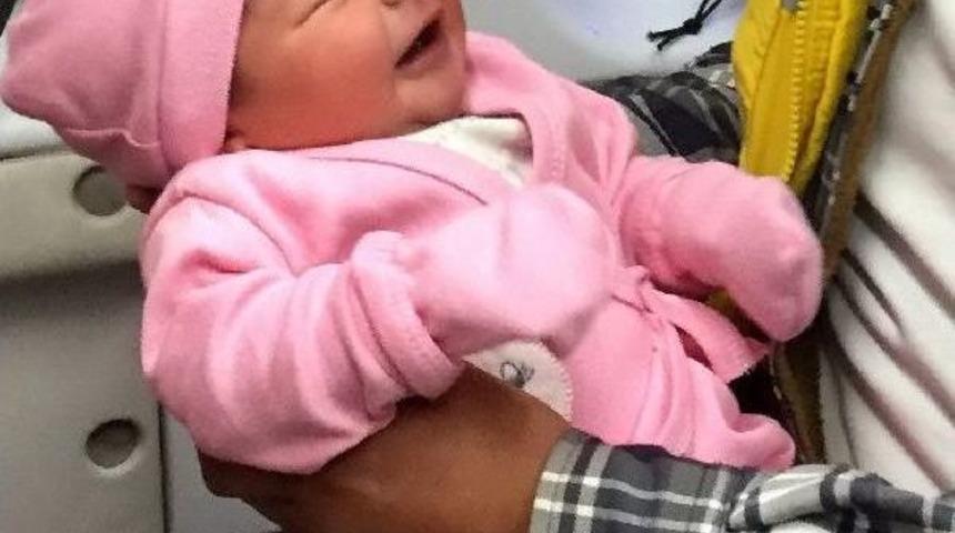 Yeni Doğan Kız Bebeği Sokağa Attılar