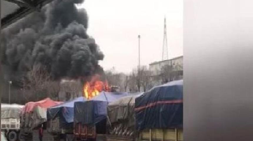 Bayrampaşa'da Servis Otob&uuml;s&uuml; Alev Alev Yandı (1)