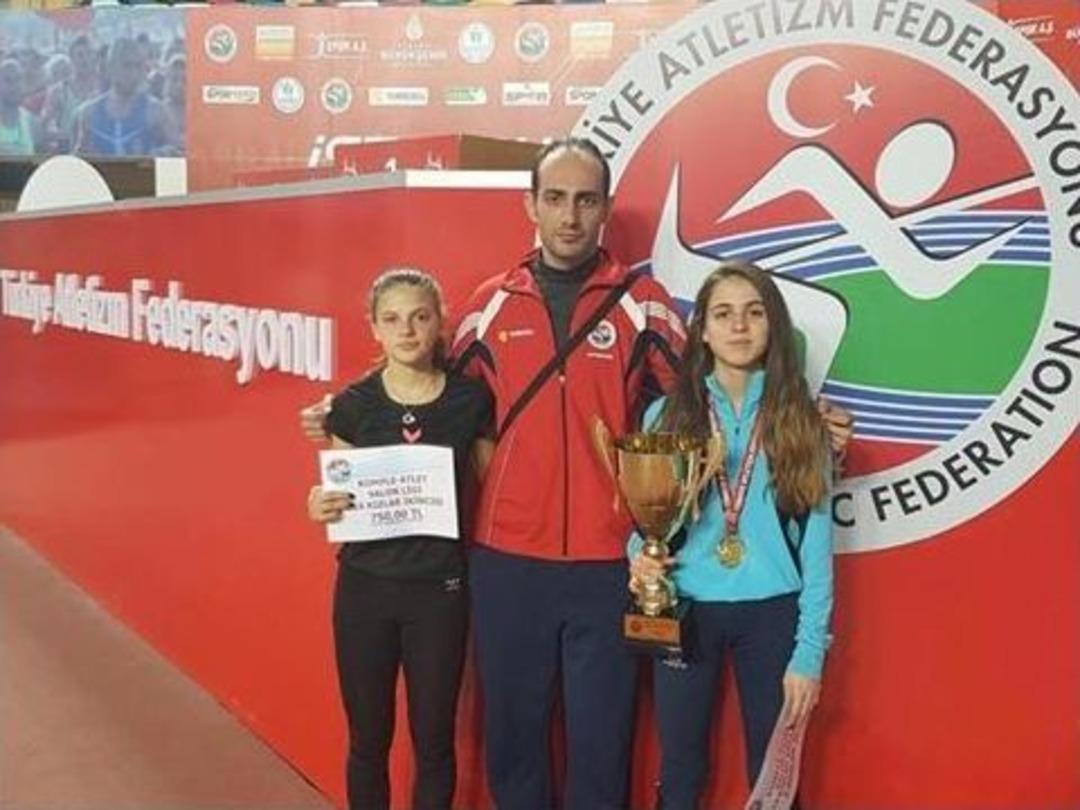 Boz&uuml;y&uuml;k Belediyesi İdman Yurdu Spor Kul&uuml;b&uuml; Sporcuları Başarıdan Başarıya Koşuyor