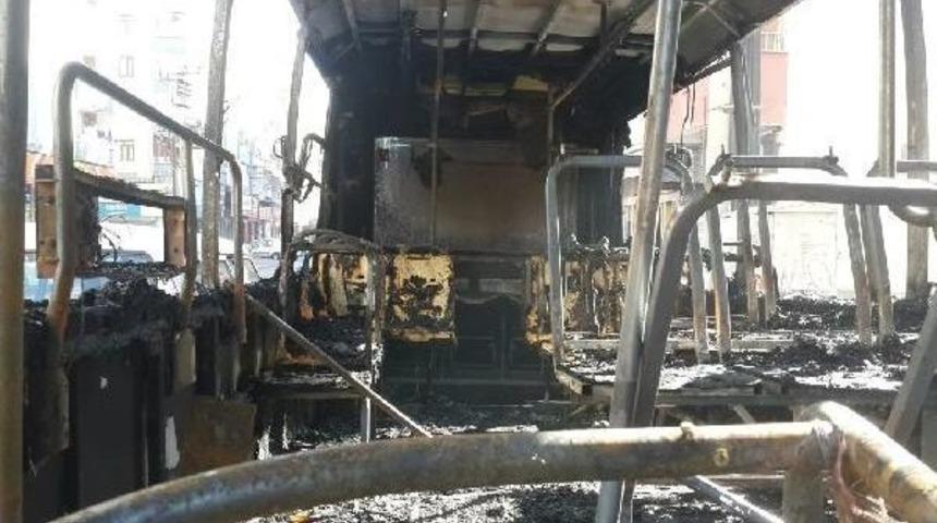 Diyarbakır'da 3 G&uuml;n Arayla 2 Halk Otob&uuml;s&uuml; Molotofla Yakıldı
