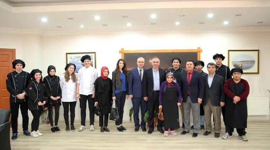 &Ouml;ğrenciler&rsquo;den Başkan Yılmazer&rsquo;e Ziyaret