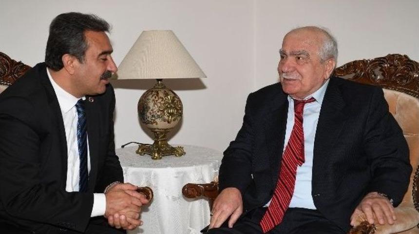 Başkan &Ccedil;etin &Ouml;ğretmenlerini Unutmadı