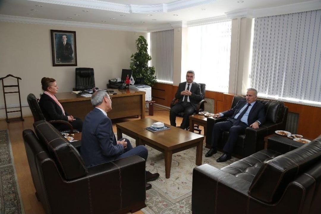 Vali Kam&ccedil;ı B&ouml;lge M&uuml;d&uuml;rlerini Ziyaret Etti