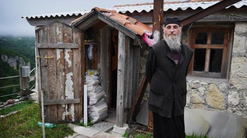 Tanrıya yankın olmak i&ccedil;in burada yaşıyor