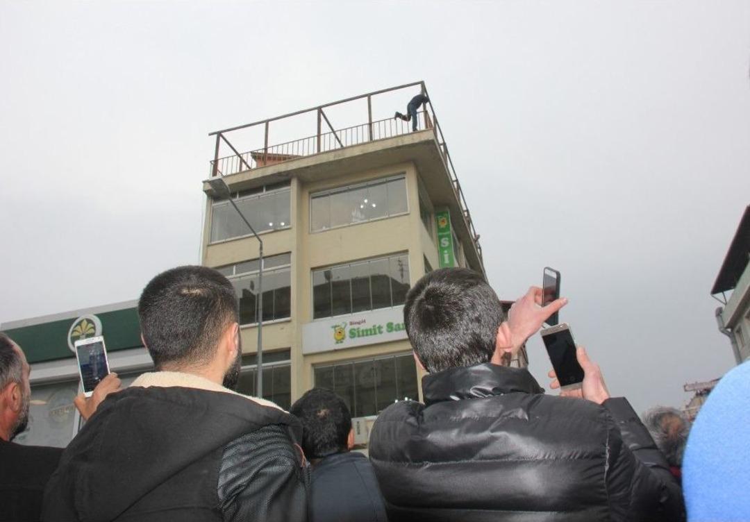 İntihar Girişimini Sosyal Medyadan Canlı Yayınladılar