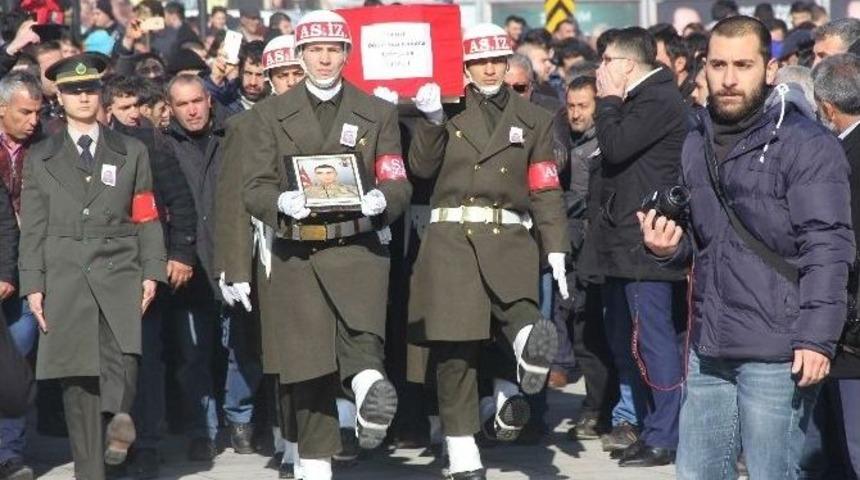 Terhisine 50 G&uuml;n Kala Şehit D&uuml;şen Asker Son Yolculuğuna Uğurlandı